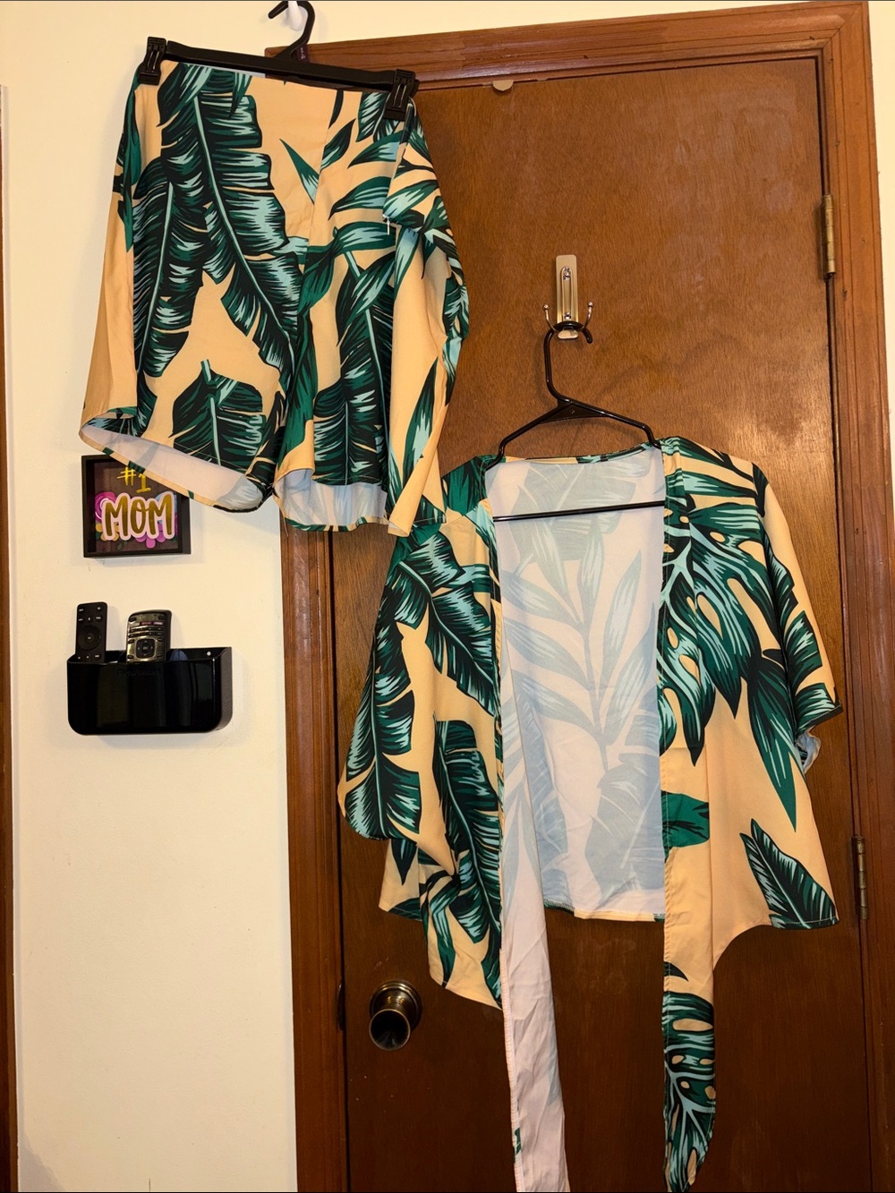 Tropical Leaf Print Women’s Shorts - Green on Peach